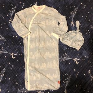 Magnificent baby magnetic gown and hat. 0-3M